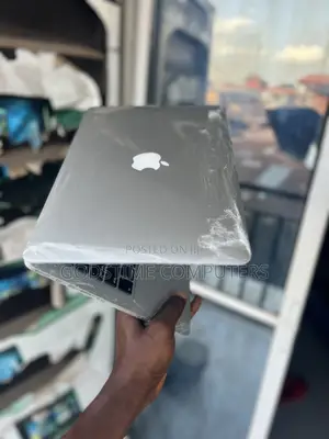 New Laptop Apple MacBook Pro 2015 8GB Intel Core I5 SSD 256GB