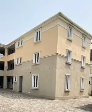 3bdrm Block of Flats in Warri for sale