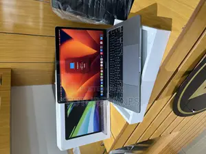 Laptop Apple MacBook Pro 2022 M2 8GB SSD 256GB