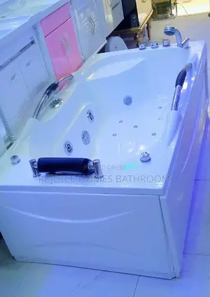 Single Jacuzzi