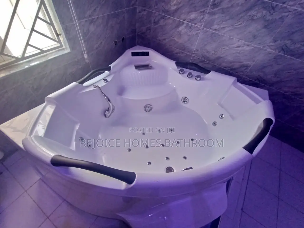 Four Handles Jacuzzi