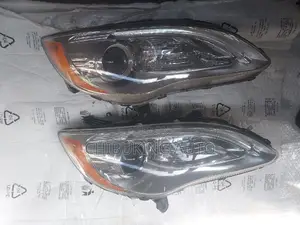 Headlight Chrysler 200 2010
