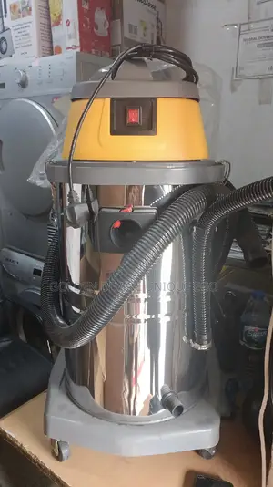 Ignis Vacuum Cleaner 30 Litres. Wet And Dry