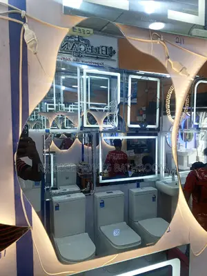 Curvy Mirror With 3 Lights