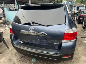 Toyota Highlander Limited 3.5l 4WD 2013 Blue
