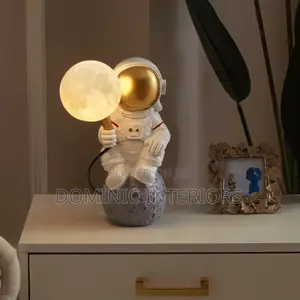 Nordic Astronaut Resin Table Lamp