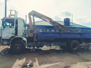 Hire Hiab for Lifting Heavy Duty Machine