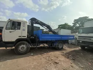 Hire Self Loader for Heavy Duty Lifting