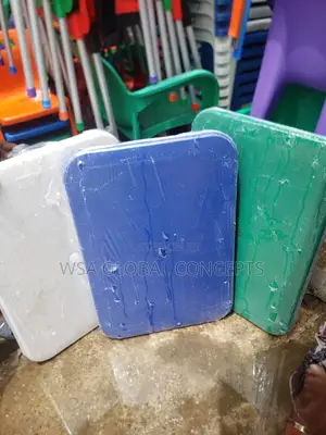 4 Legs Plastic Table