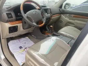 Lexus GX 470 2004 White