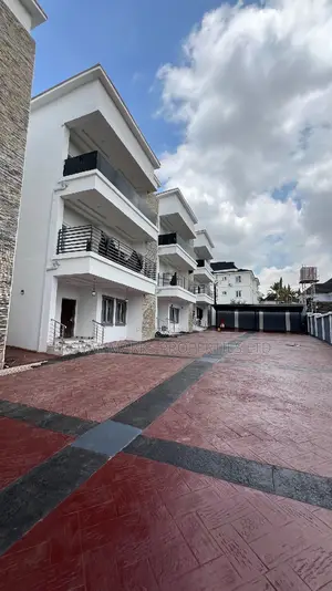 6bdrm Townhouse/Terrace in Guzape for sale