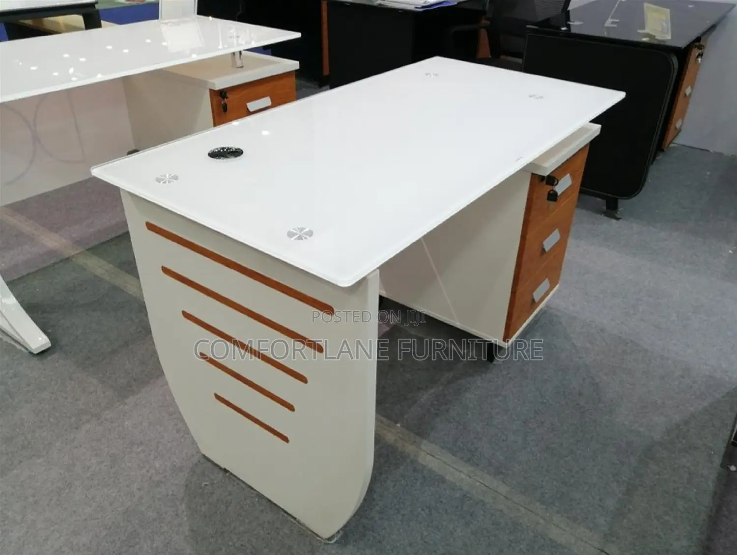 4 Ft Office Table