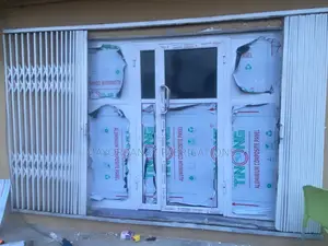 Aluminium Partition With Door