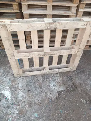 Packaging and Storage Heat-Treated Wooden Pallets