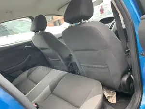 Ford Focus SE Sedan FWD (2.0L 4cyl 5M) 2012 Blue