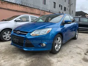 Ford Focus SE Sedan FWD (2.0L 4cyl 5M) 2012 Blue