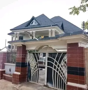 Furnished 6bdrm Duplex in Akanawu Estate , for sale
