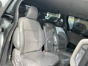 Toyota Sienna XLE AWD 2019 Silver