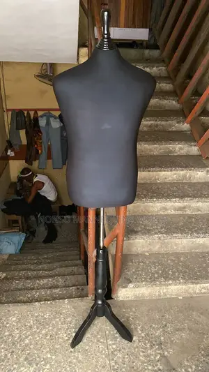 Black Body Male Wooden Tripod Stand Bodyform