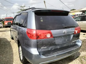 Toyota Sienna 2010 Blue