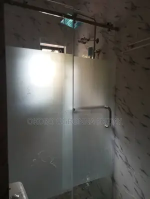 Floated Shower for Two