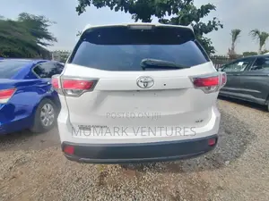 Toyota Highlander XLE 4dr SUV (3.5L 6cyl 6A) 2015 White