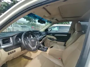Toyota Highlander XLE 4dr SUV (3.5L 6cyl 6A) 2015 White