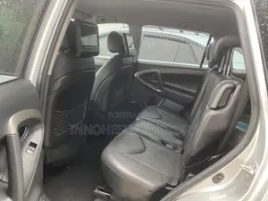 Toyota RAV4 2010 Silver