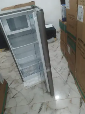 Standing Hisense Refrigerator (176L)