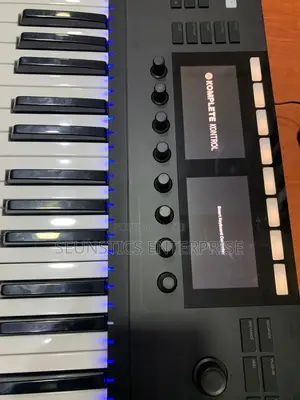 Quality Komplete Kontrol S61 Mk2 Midi Keyboard