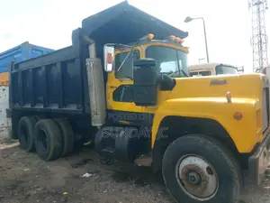 Foreign Used 12valve Rmodel Mack Ten Tyres Dump Truck Superb