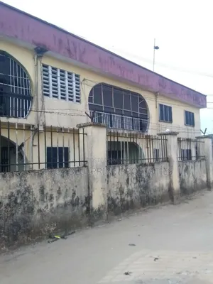3bdrm Block of Flats in Jakpa Road, Warri for sale