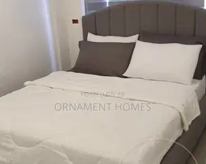 White Bedsheet ,Quilt and Mixed Pillowcases