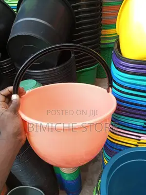 Souvenirs 8litres Bucket (12 Pieces)