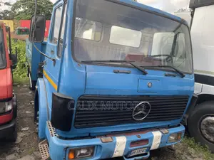 Foreign Used Mercedes Benz 1213 Hiab Truck.