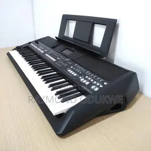 Yamaha PSR-SX600 Workstation Arranger Keyboard