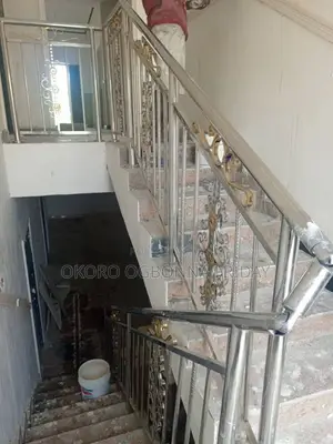 Messi's Style of Handrail