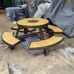 Outdoor Round Table and Chairs