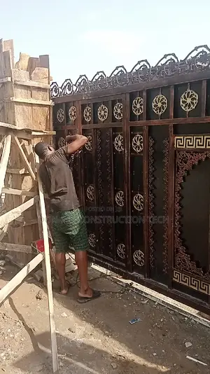 Standard Flowers Gate