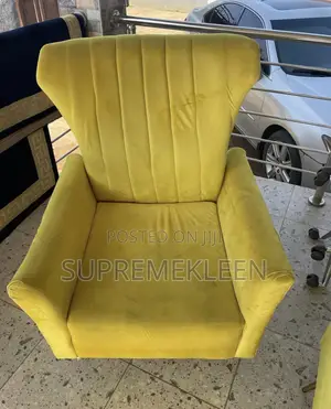 Upholstery Top Cleaning Service