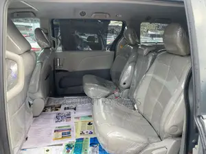 Toyota Sienna XLE 8 Passenger 2012 Silver