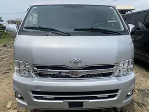 Toyota HiAce 2013 Silver