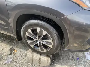 Toyota Highlander XLE AWD 2020 Gray