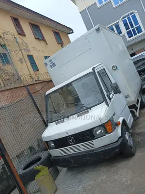 Mercedes Benz 410