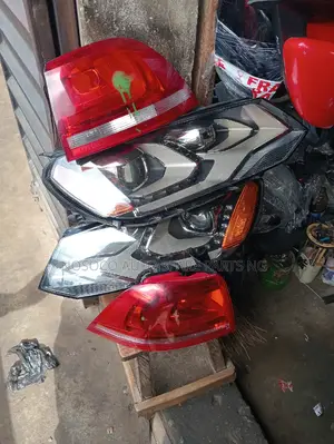 Set Of Head Light Touareg 2013