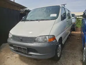 Toyota HiAce 2000 White