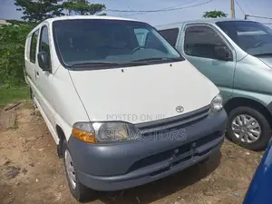 Toyota HiAce 2003 White