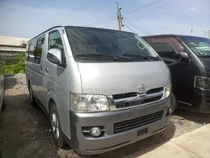 Toyota HiAce 2011 Silver