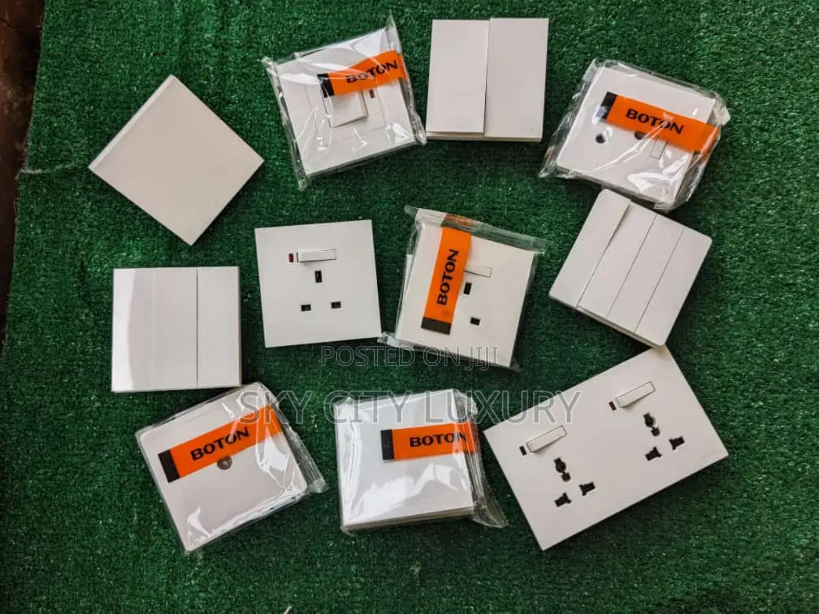 Boton Switch and Socket