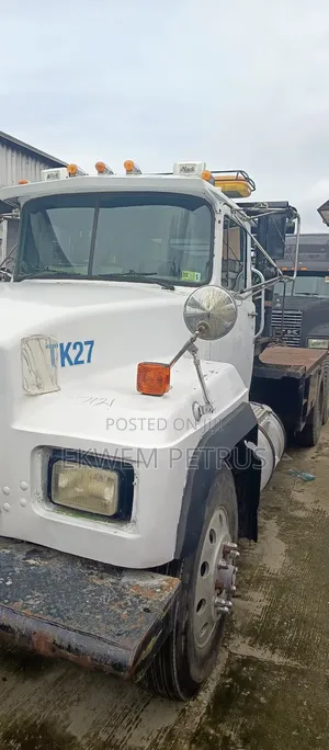 American Used RD Mack 6x4 Trailer Head